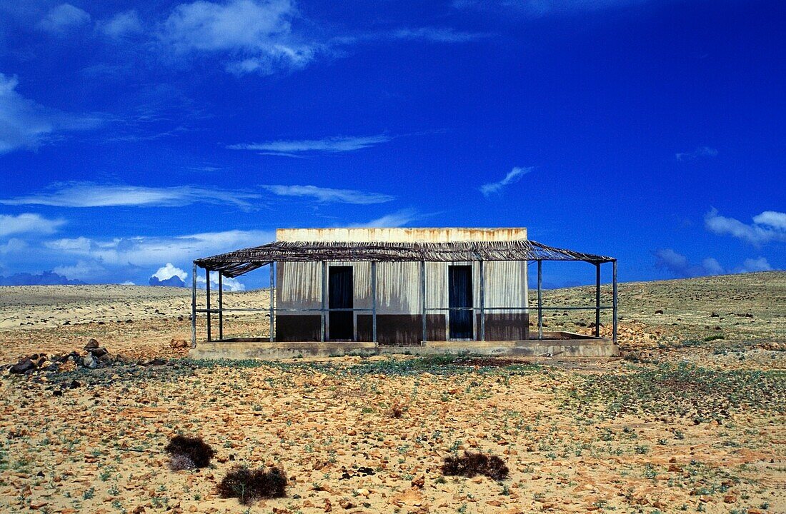 Verlassene Hütte in der Wüste
