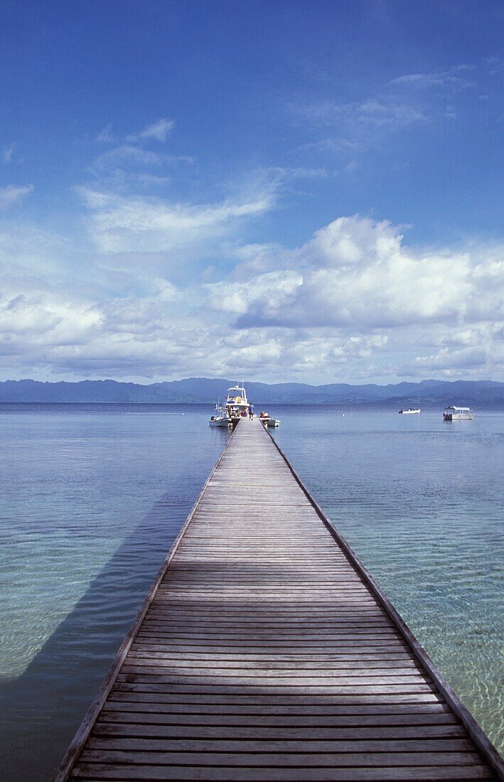 Fidschi, Pier, der in die Ferne führt; Vanua Levu