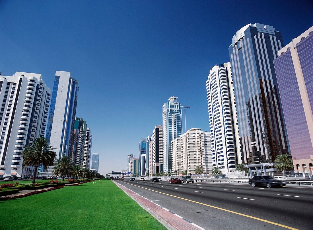 Neue Bürokomplexe entlang der Shaikh Zayed Road