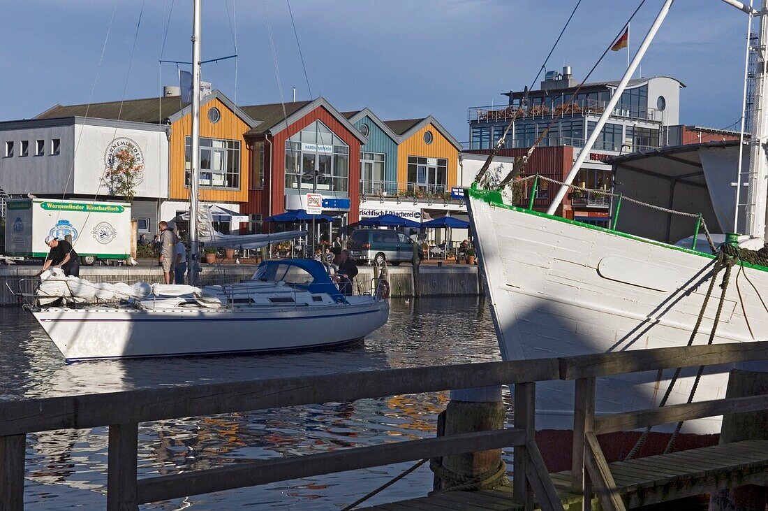 Boote im Hafen von Warnemünde