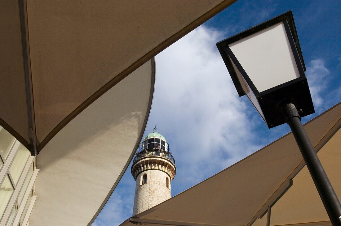 Warnemünde Leuchtturm, tiefer Blickwinkel