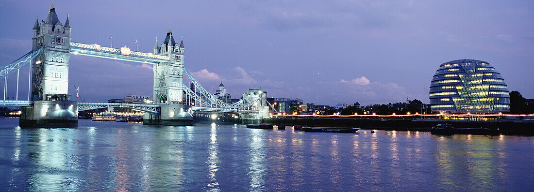 Tower Bridge und das Gebäude der Greater London Authority
