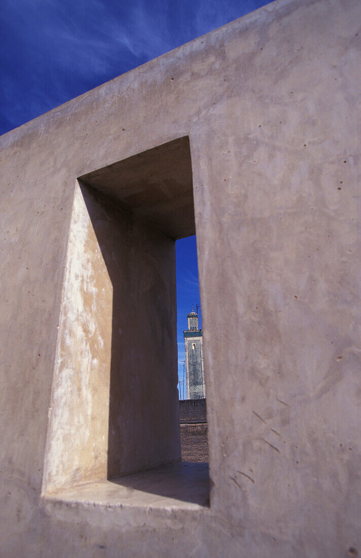 Blick durch das Fenster des Minaretts vom Dach des Najjarin Fondouk