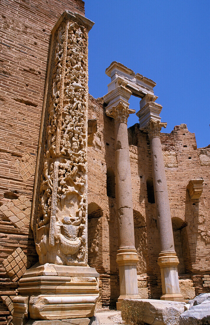 Geschnitzte Säule, Severanische Basilika