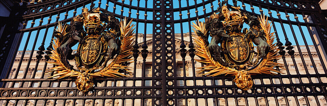 Gates Of Buckingham Palace, Close Up