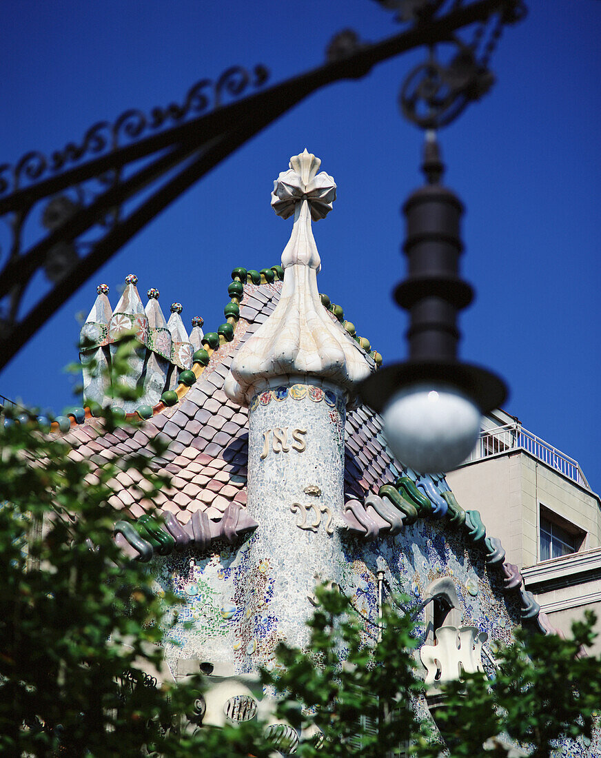 Casa Batllo und Straßenlaterne