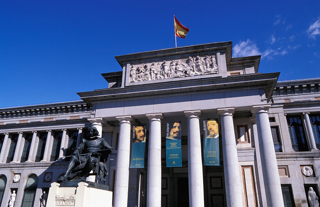 Museo Del Prado And Statue