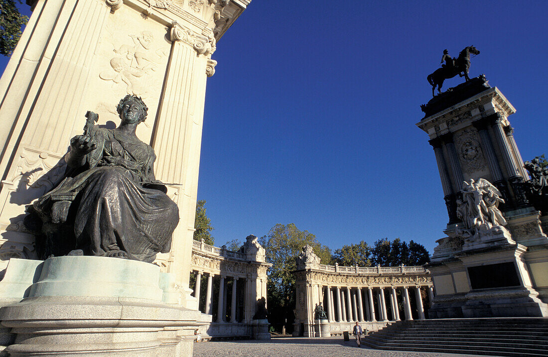 Denkmal A Alfonso Xii Im Parque Del Retiro