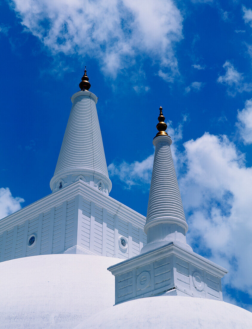 Stupaspitzen bei der Ruvanvelisaya Dagoba