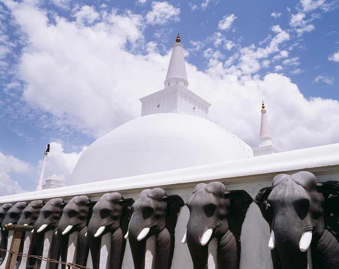 Ruwanweliseya Dagoba