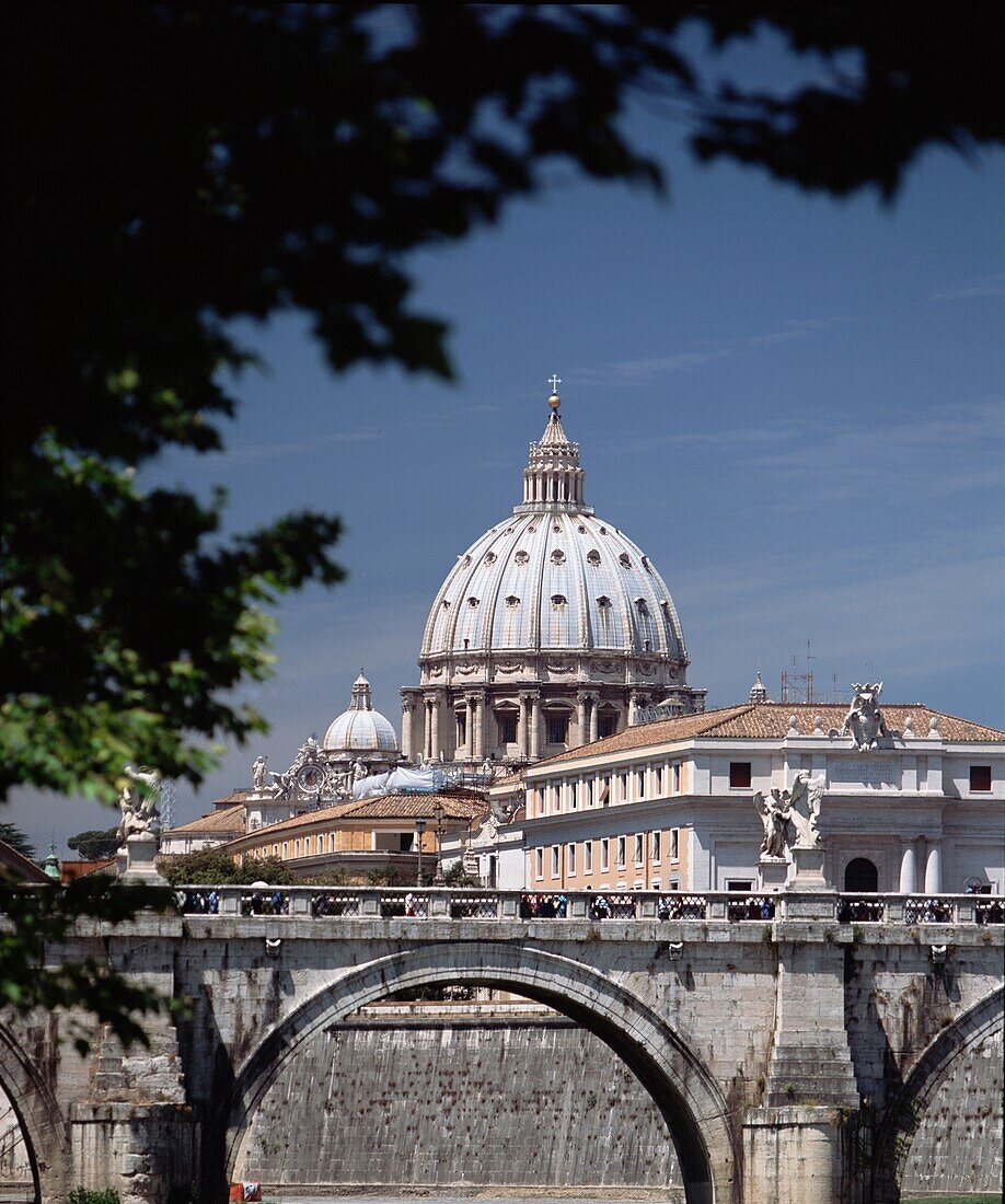 Blick entlang des Tibers zum Petersdom, Vatikanstadt