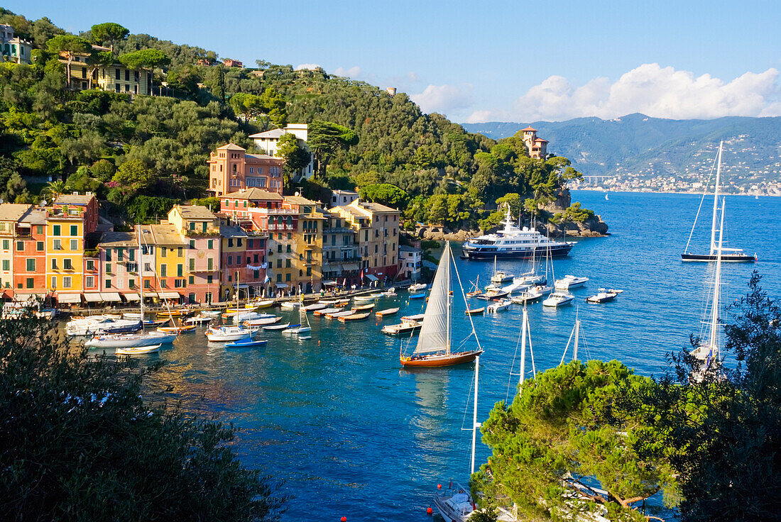 Boote segeln durch Portofino, High Angle View