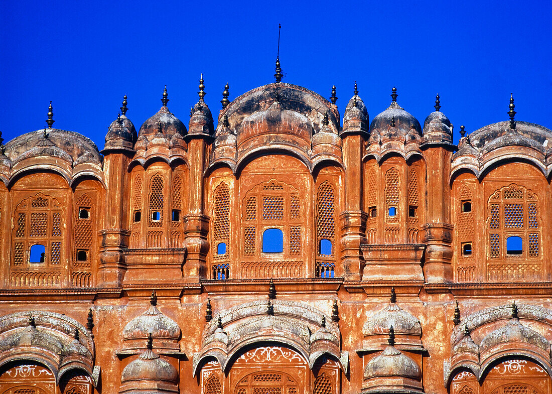 Hawa Mahal, Palast der Winde Fassade gegen den klaren Himmel, Nahaufnahme