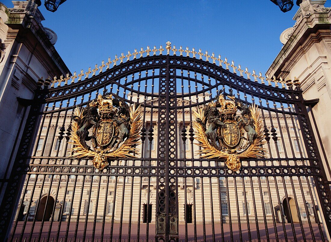 Main Gates Of Buckingham Palace