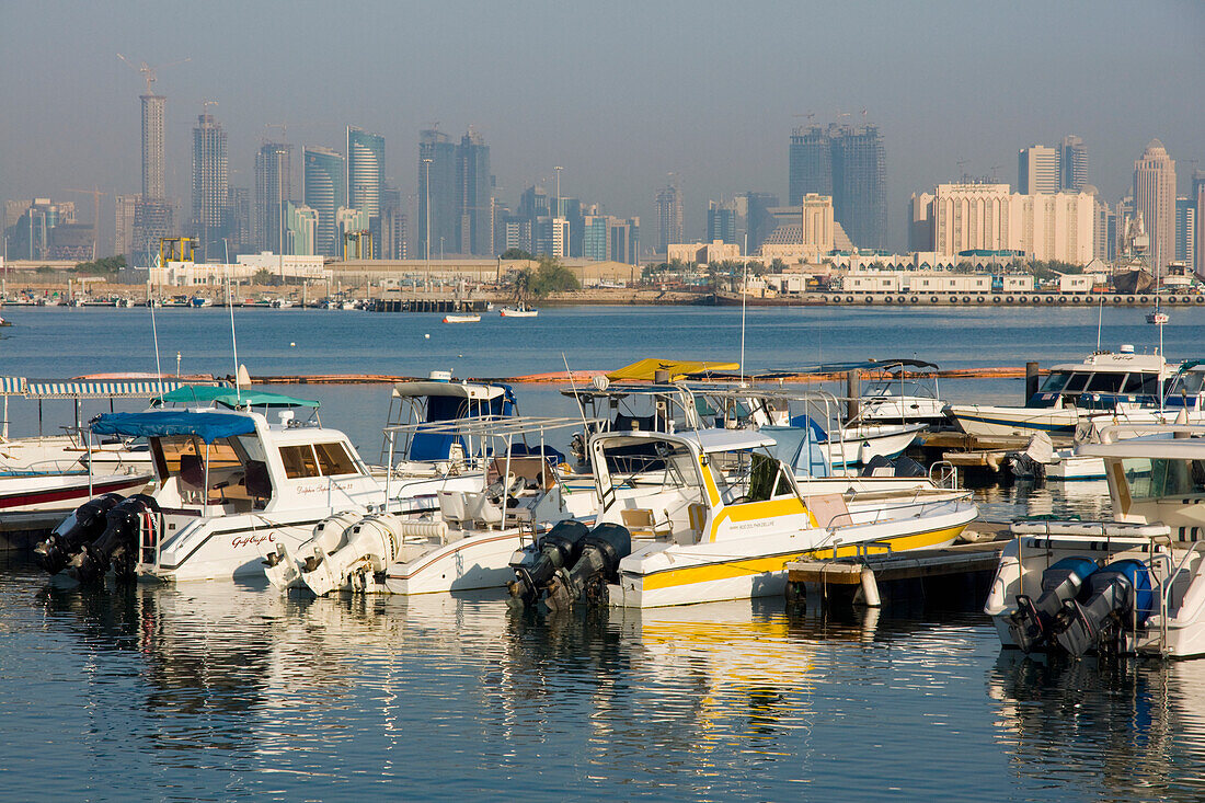 Skyline der Bucht von Doha.
