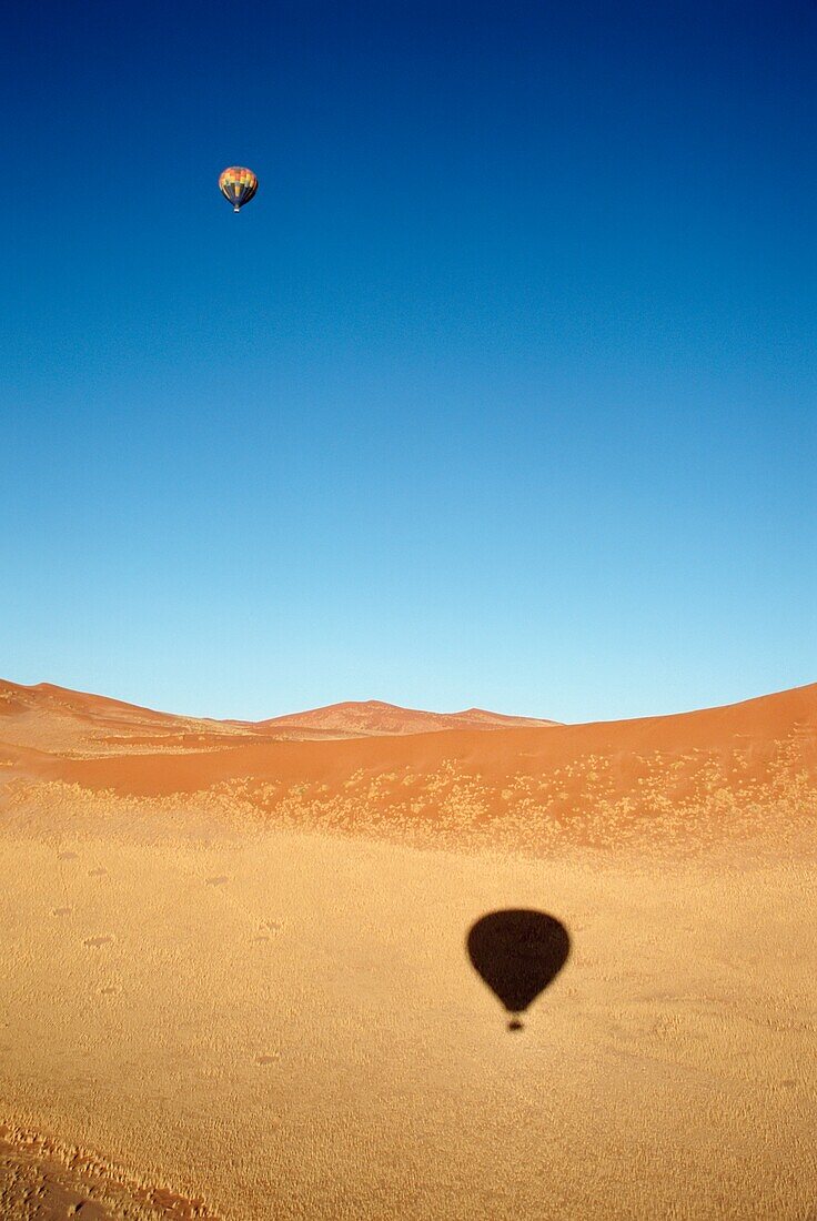 Heißluftballonfahrt über der Namibwüste