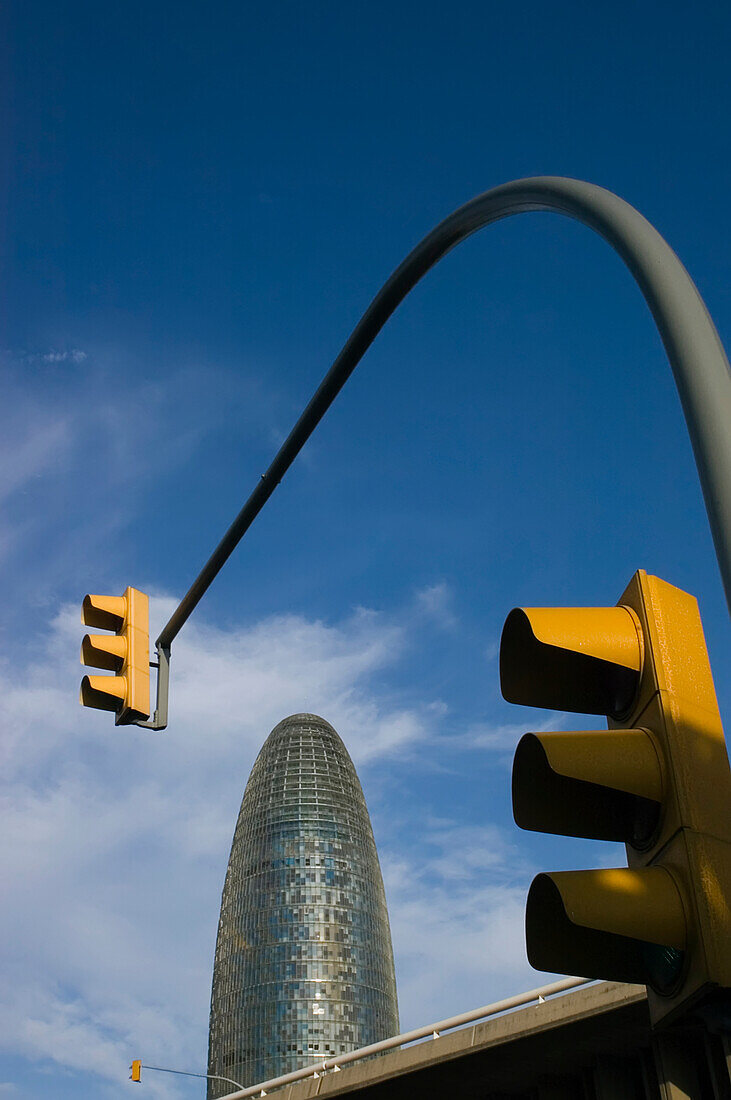 Agbar-Turm und Verkehrsampel