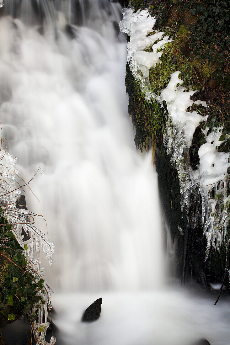 Eisiger Wasserfall; Kent England