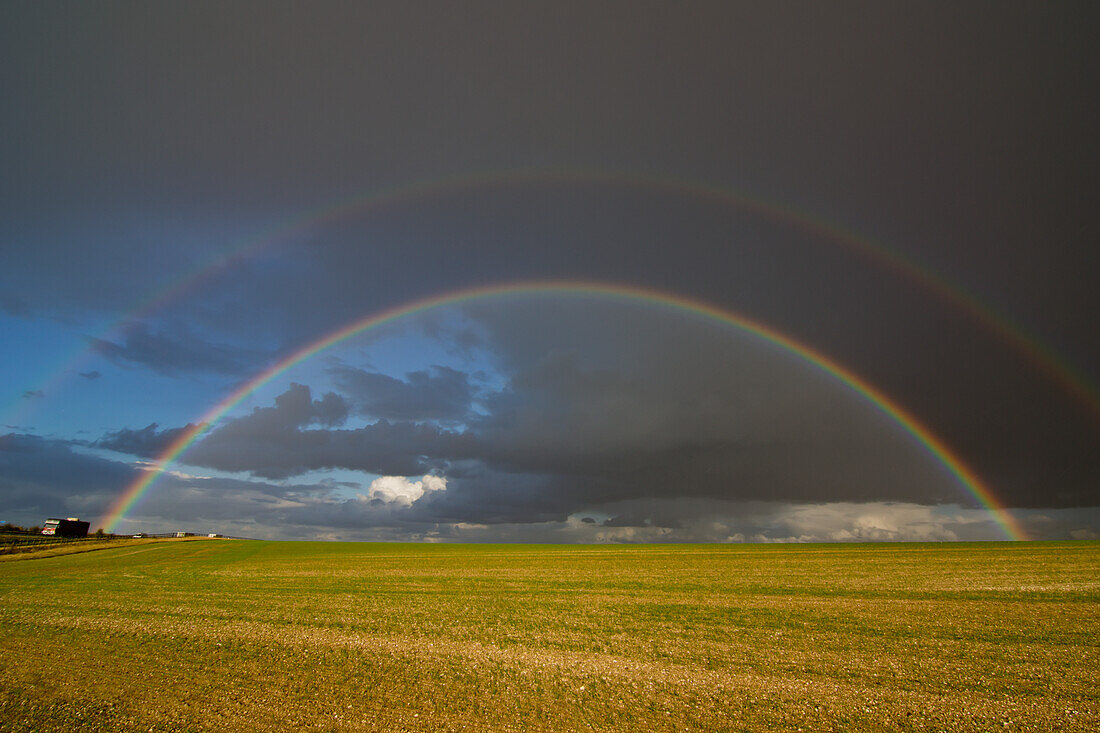 Doppelter Regenbogen; Hertfordshire, England