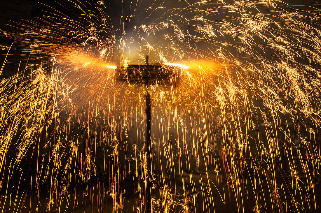 Feuerwerk während eines Festes; Udupi karnataka indien