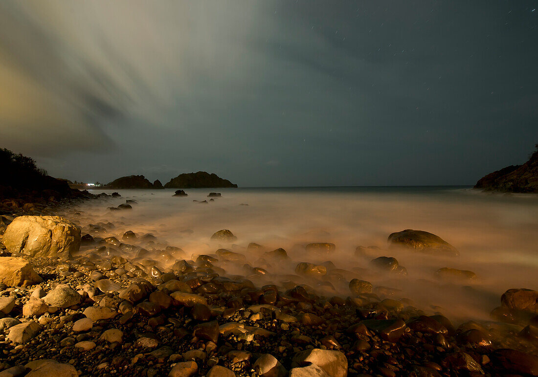 Praia do cachorro bei Nacht; Fernando de noronha pernambuco brasilien