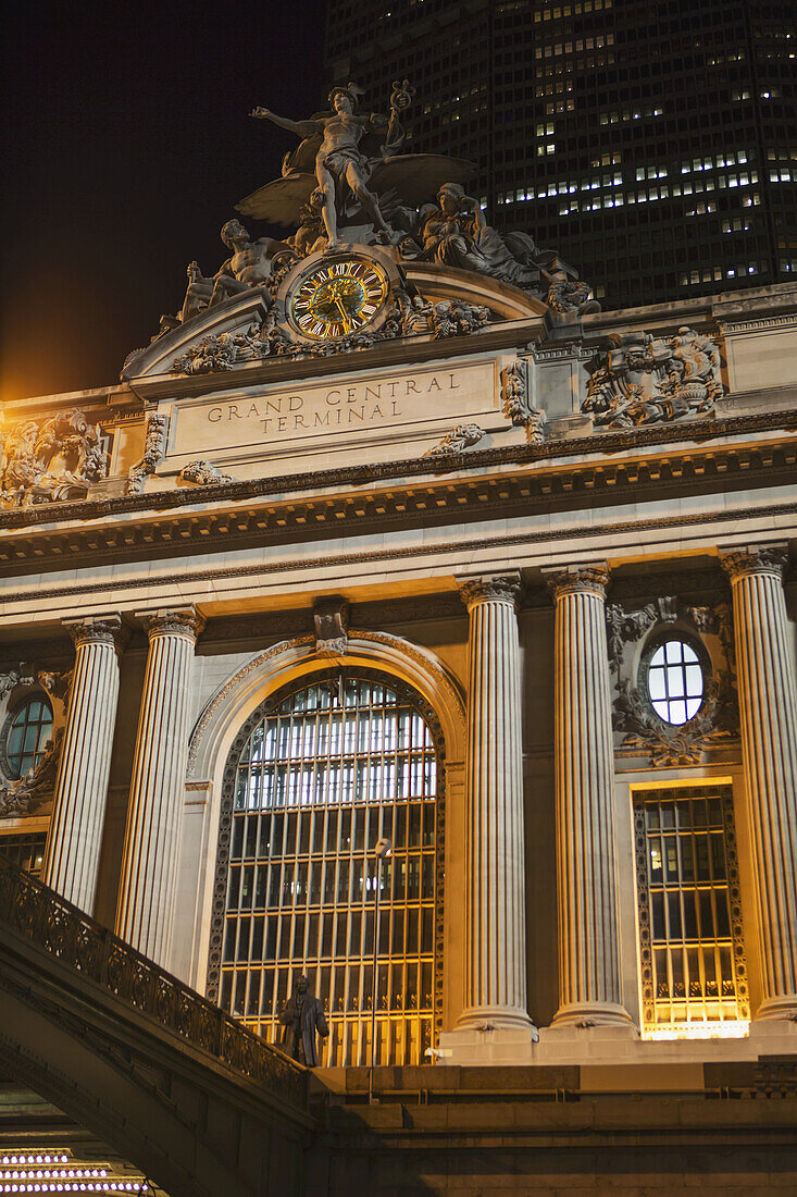 Grand Central Terminal bei Nacht; New York City, New York, Vereinigte Staaten von Amerika