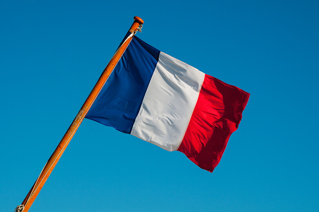 Dreifarbige französische Flagge; … – Bild kaufen – 13793892 ❘ Image  Professionals