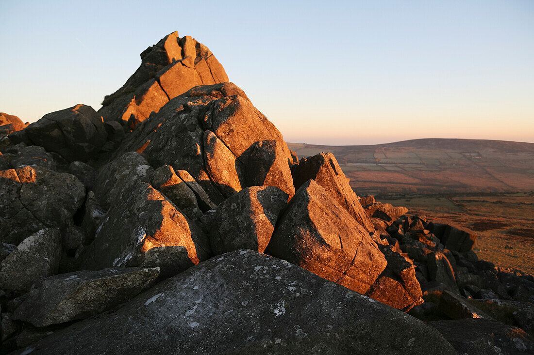 Auf dem Gipfel der Preseli-Berge bei Carn Meini, dem Ursprung der blauen Steine von Stonehenge; Pembrokeshire, Wales