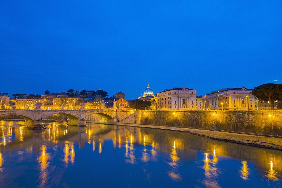 Fluss Tiber in der Vatikanstadt; Rom, Latium, Italien