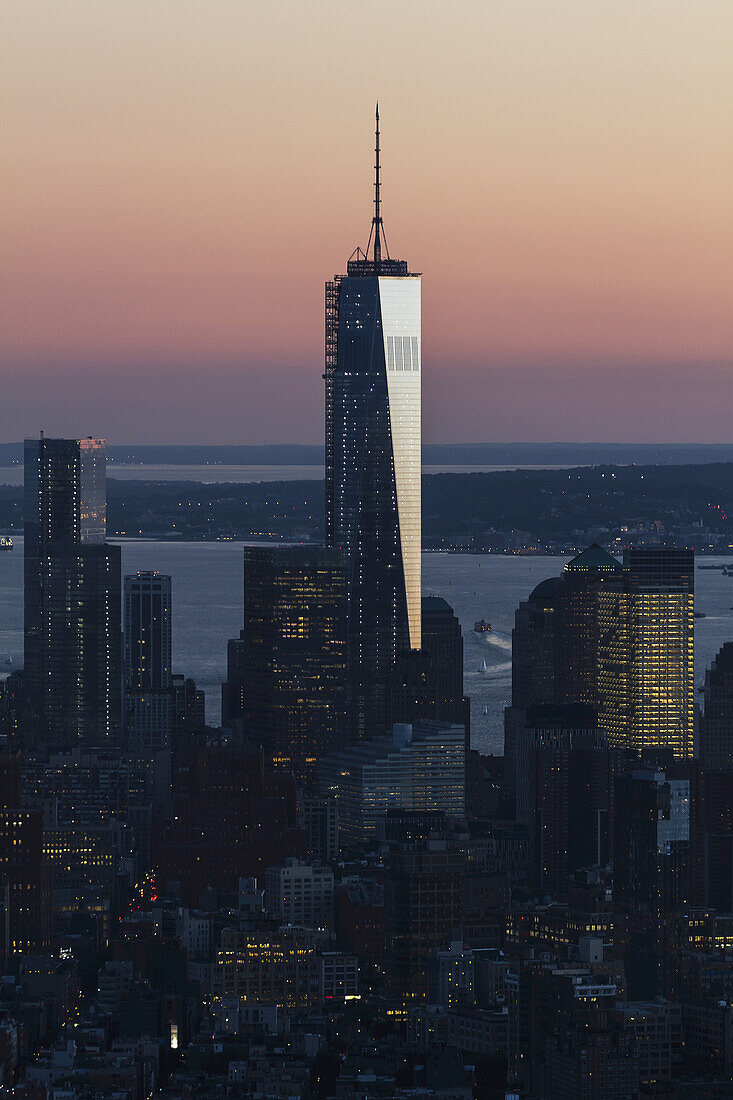 One World Trade Center, vom Empire State Building aus gesehen, New York City, New York, Vereinigte Staaten