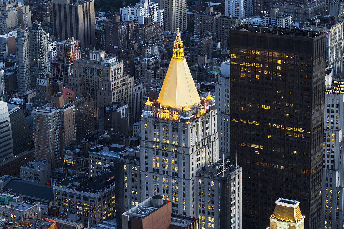 New York Life Insurance Building, vom Empire State Building aus gesehen, New York City, New York, Vereinigte Staaten