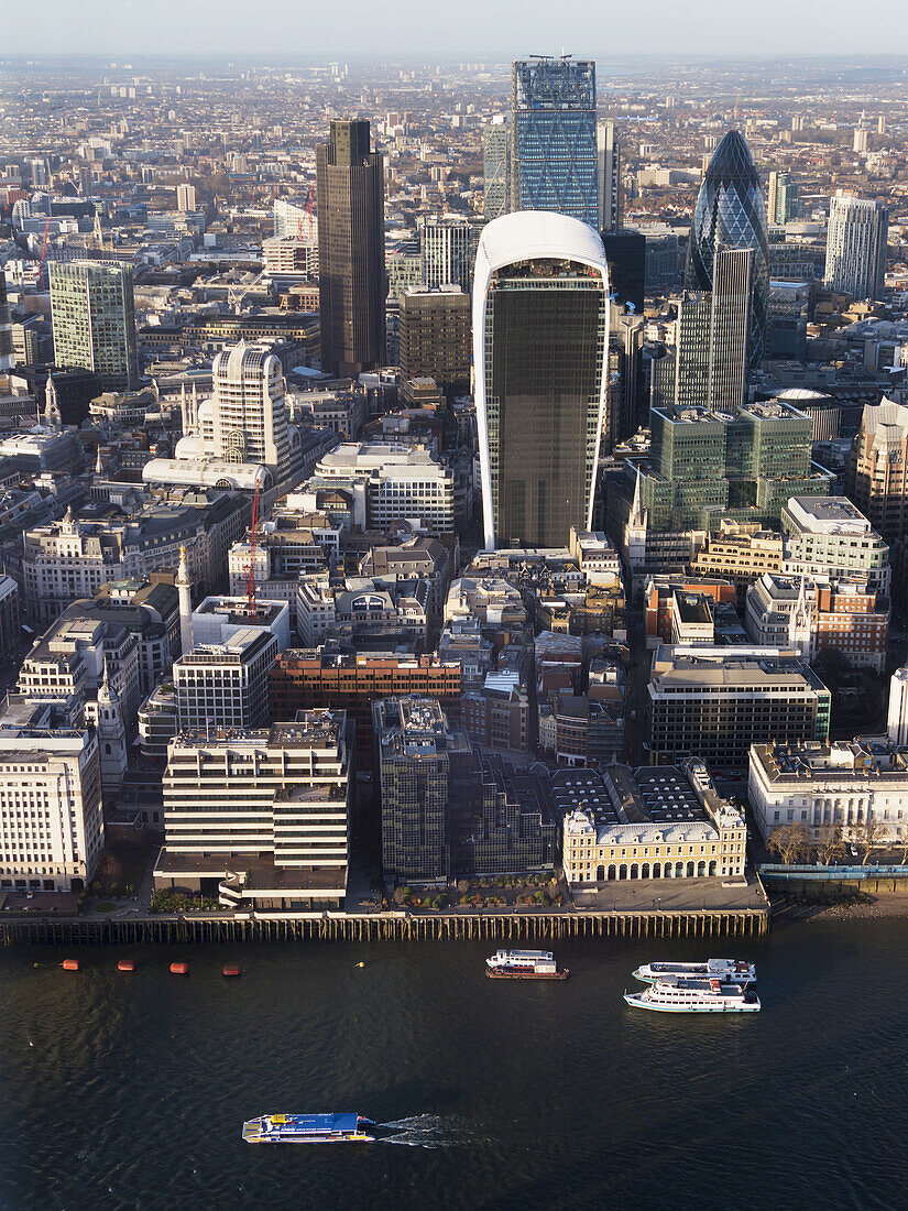 Stadtbild mit Blick auf 20 Fenchurch Street, Walkie Talkie Building; London, England