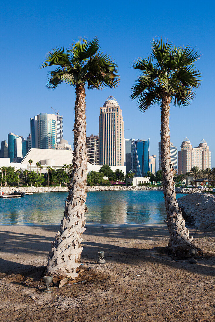 Katar, Doha, West Bay Hotels, Dämmerung