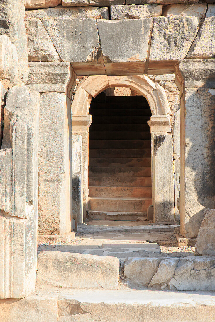 Türkei, Provinz Izmir, Selcuk, antike Stadt Ephesus, antikes Weltzentrum des Reisens und des Handels an der Ägäis an der Mündung des Flusses Cayster. Odeon.