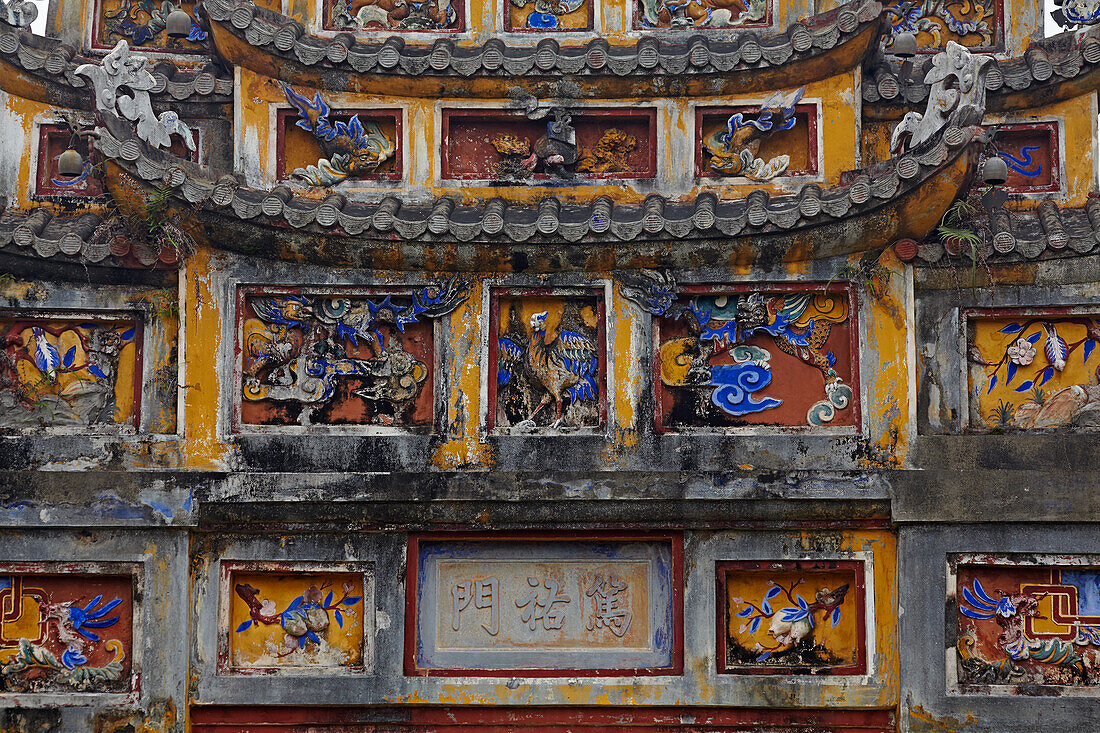 Detail am Tor, historische Zitadelle von Hue, Kaiserstadt, Hue, nördliche Zentralküste, Vietnam