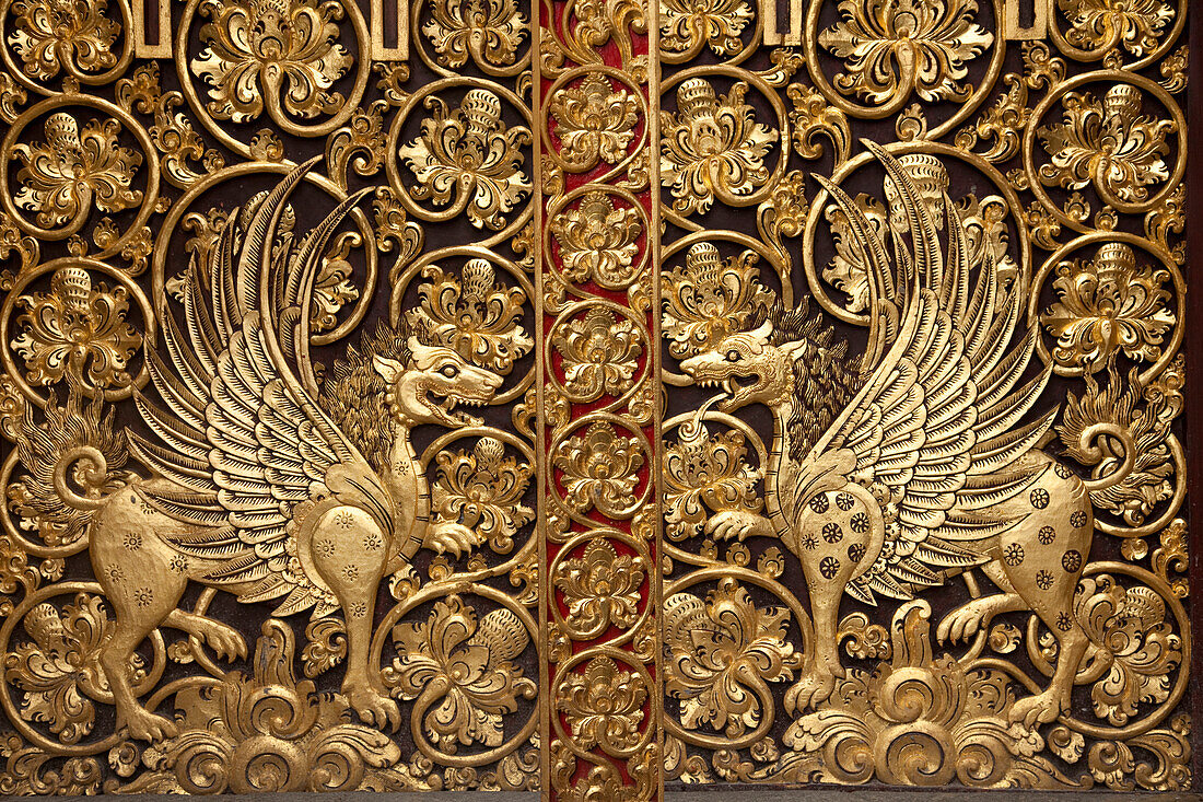 Indonesien, Bali. Detail an der Tür des Besakih-Tempels