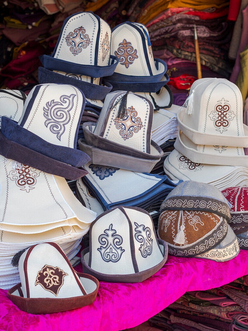 Kalpak (Al-Kalpak), the traditional felt hat of Kyrgyzstan. Jayma Bazaar, one of the greatest traditional markets in central Asia. City Osh in the Fergana Valley close to the border to Uzbekistan, Kyrgyzstan