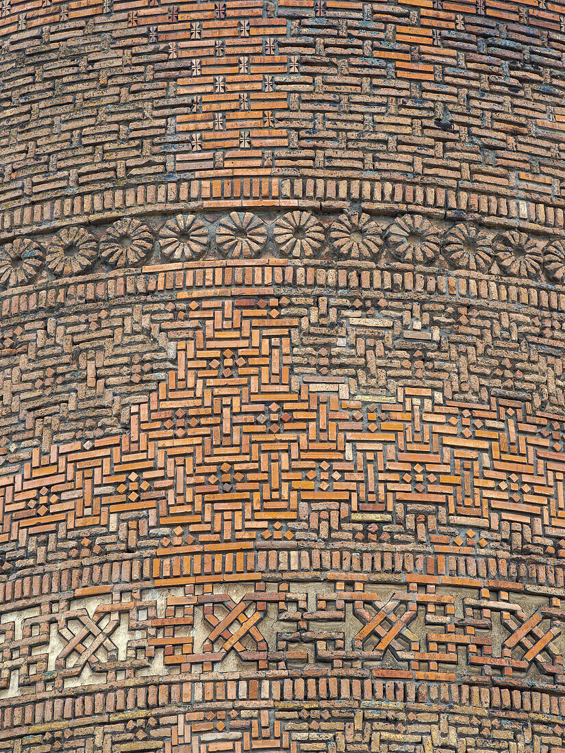 Karachanid-Minarett aus dem 12. Jahrhundert. Stadt Uzgen (Oesgoen, Usgen) in der Nähe der Grenze zu Usbekistan, Kirgisistan