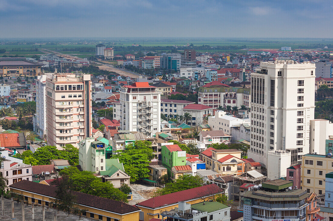 Vietnam, Hue. Erhöhte Stadtansicht