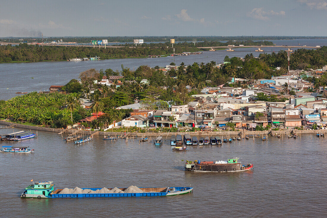Vietnam, Mekong-Delta. Can Tho, Blick von oben auf das Ostufer des Can Tho Flusses, später Nachmittag
