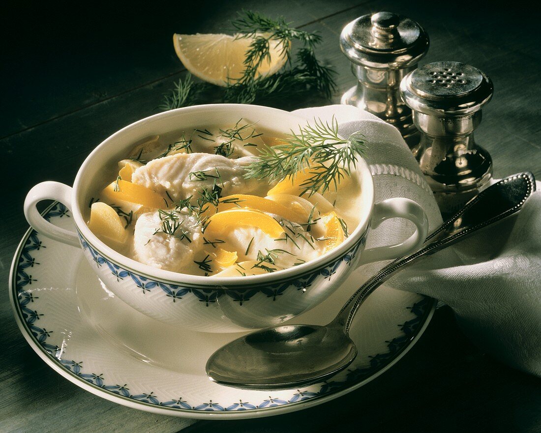 Fischsuppe mit gelbem Paprika & Dill