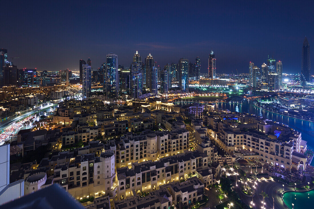 VAE, Stadtzentrum Dubai. Erhöhte Ansicht der Innenstadt