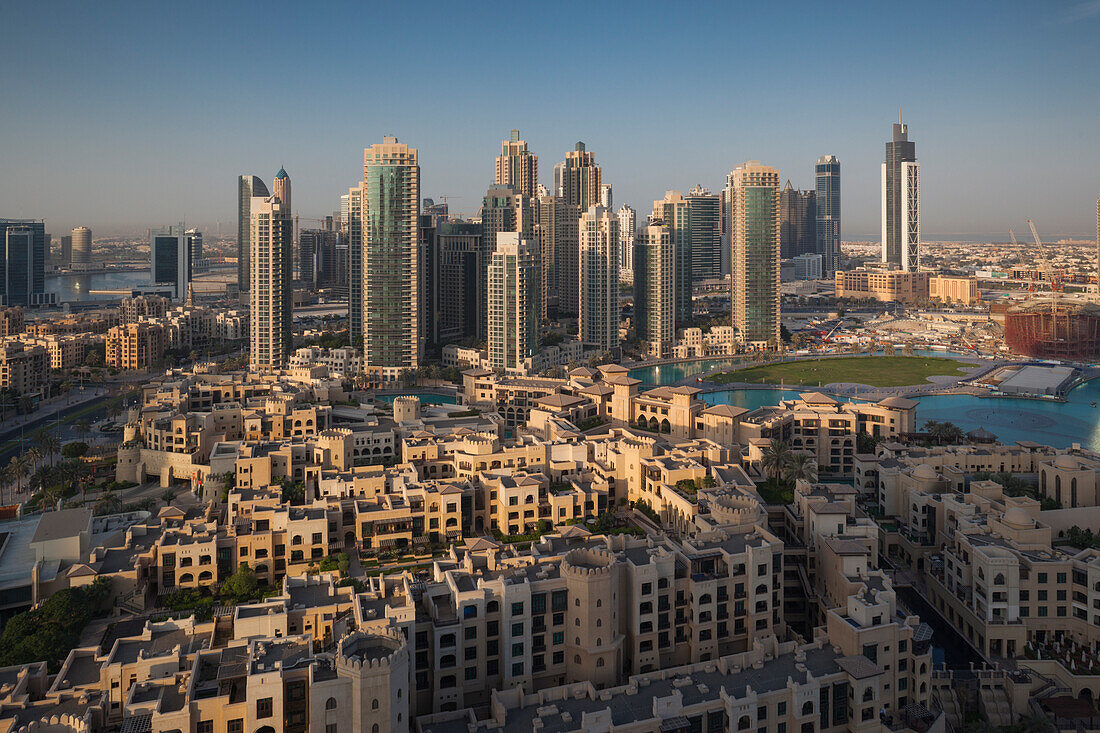 VAE, Stadtzentrum von Dubai. Blick von oben auf Downtown