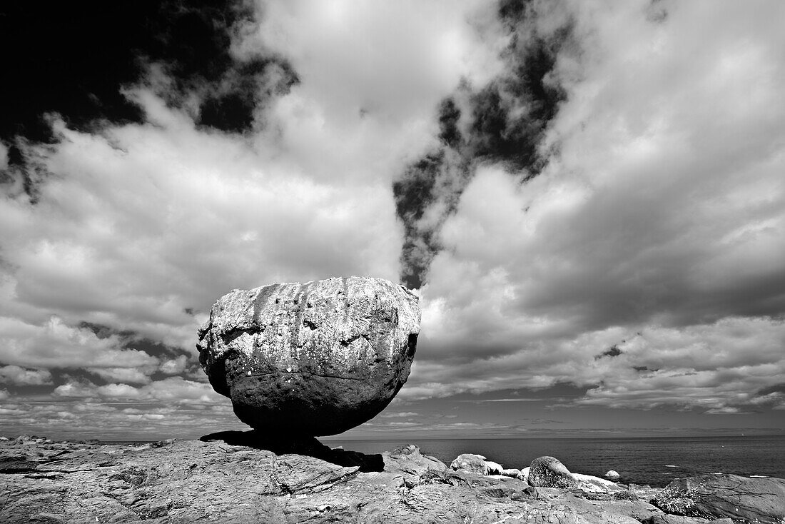 Kanada, Britisch-Kolumbien, Haida Gwaii. Balance Rock auf Graham Island