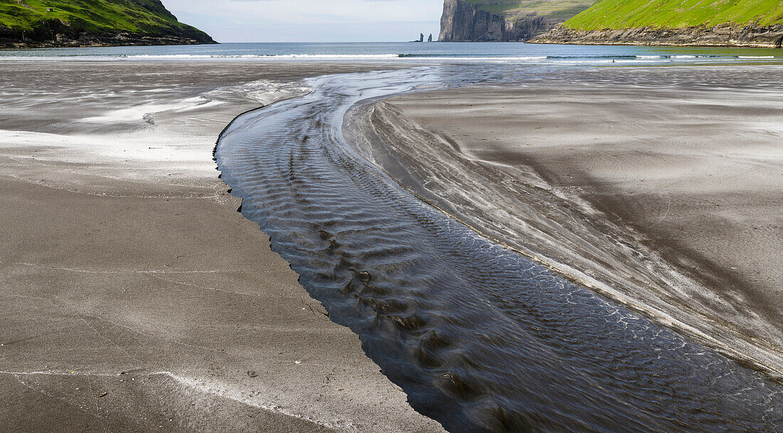 Beach at Tjornuvik. In the background the island Eysturoy with the iconic sea stacks Risin and Kellingin. Denmark, Faroe Islands