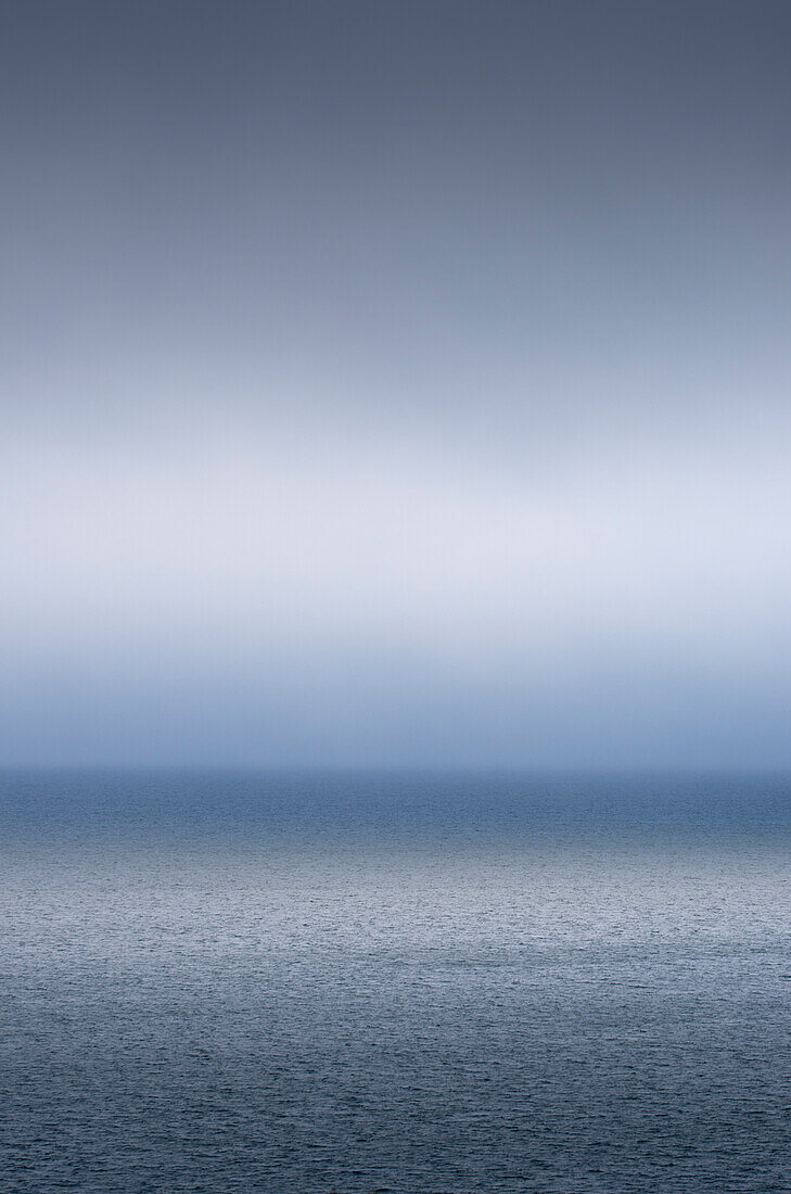 Wolken und Nebel über der Bay of Fundy, New Brunswick