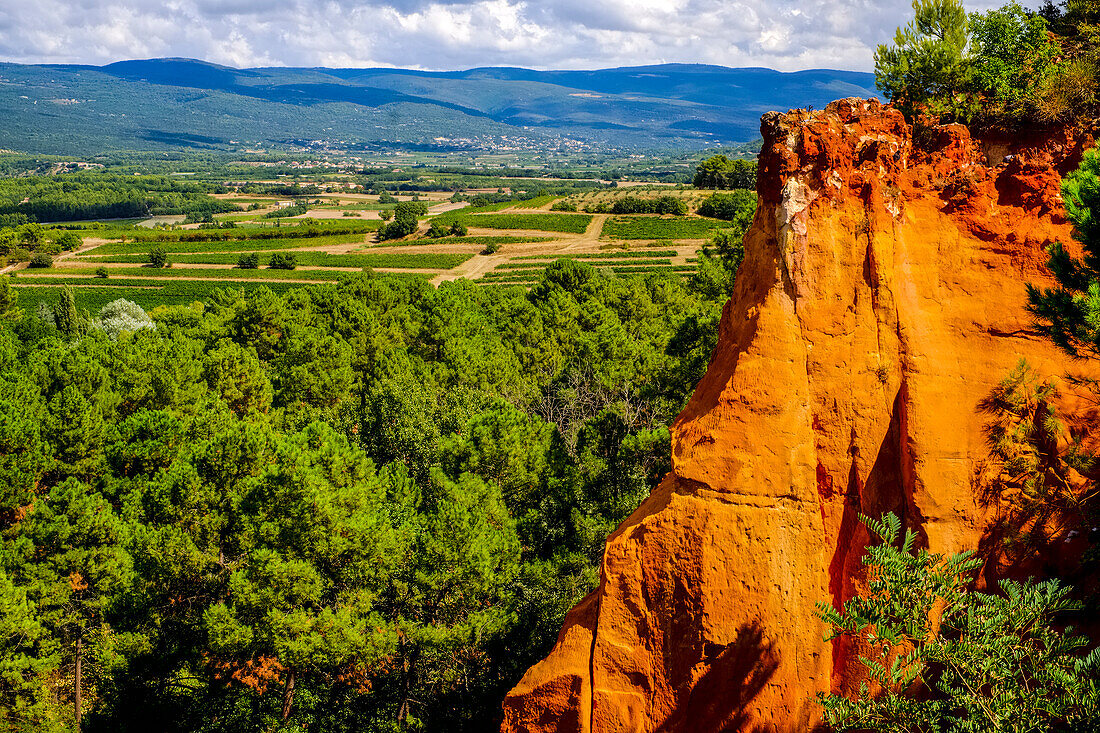 France, Provence. Roussillon, overlook, ochre