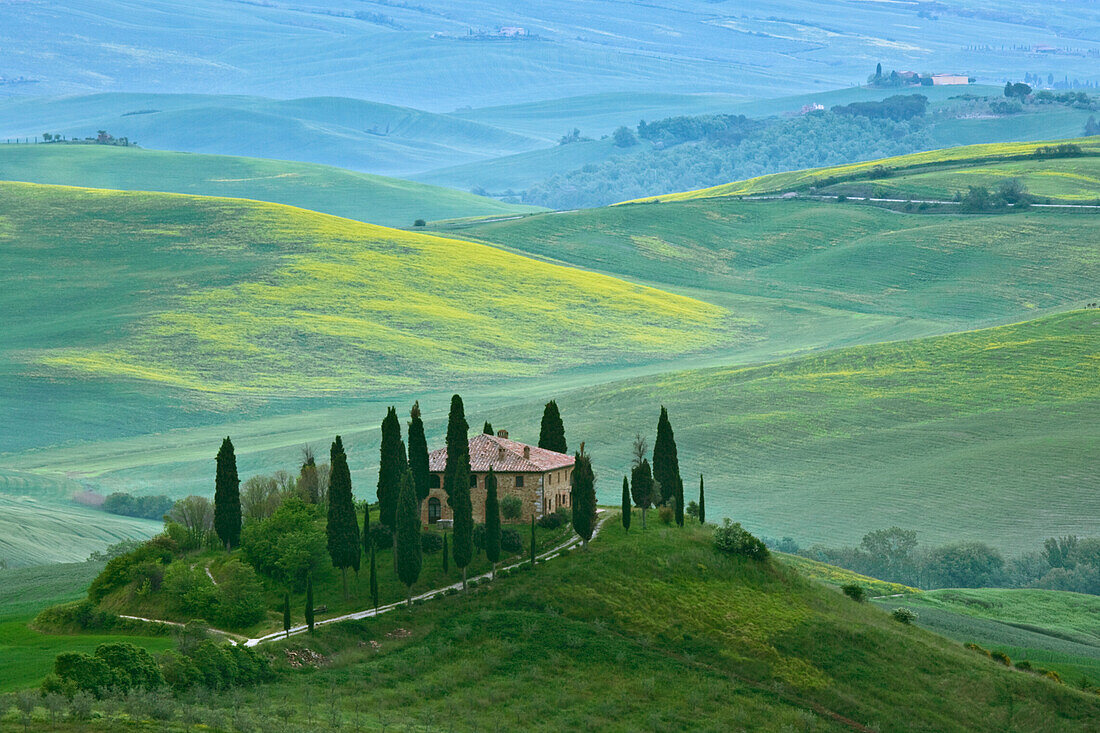 Italien, Toskana. Landschaft mit Villa