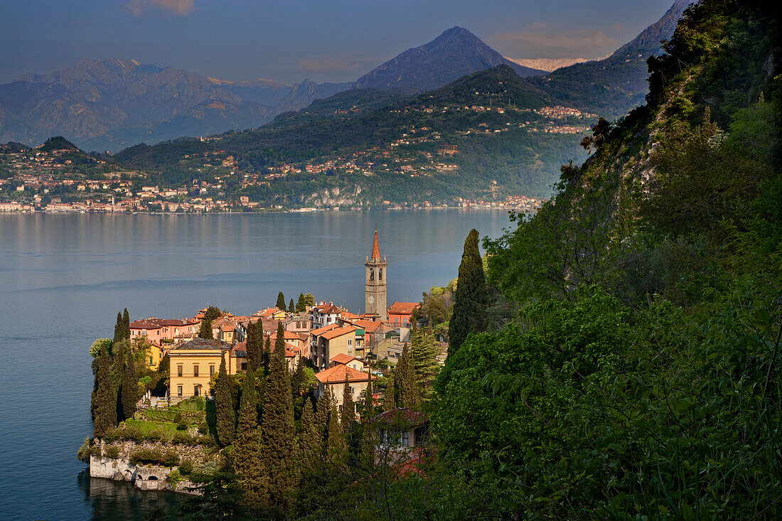 Italy, Lombardi, Lake Como. Overview of town and lake
