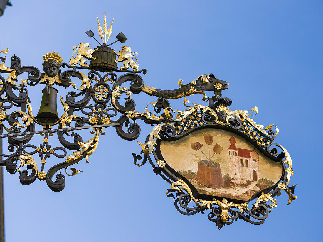 Die mittelalterliche Altstadt. Bruneck, Bruneck im Pustertal, Pustertal in Südtirol, Südtirol (Großformate verfügbar)